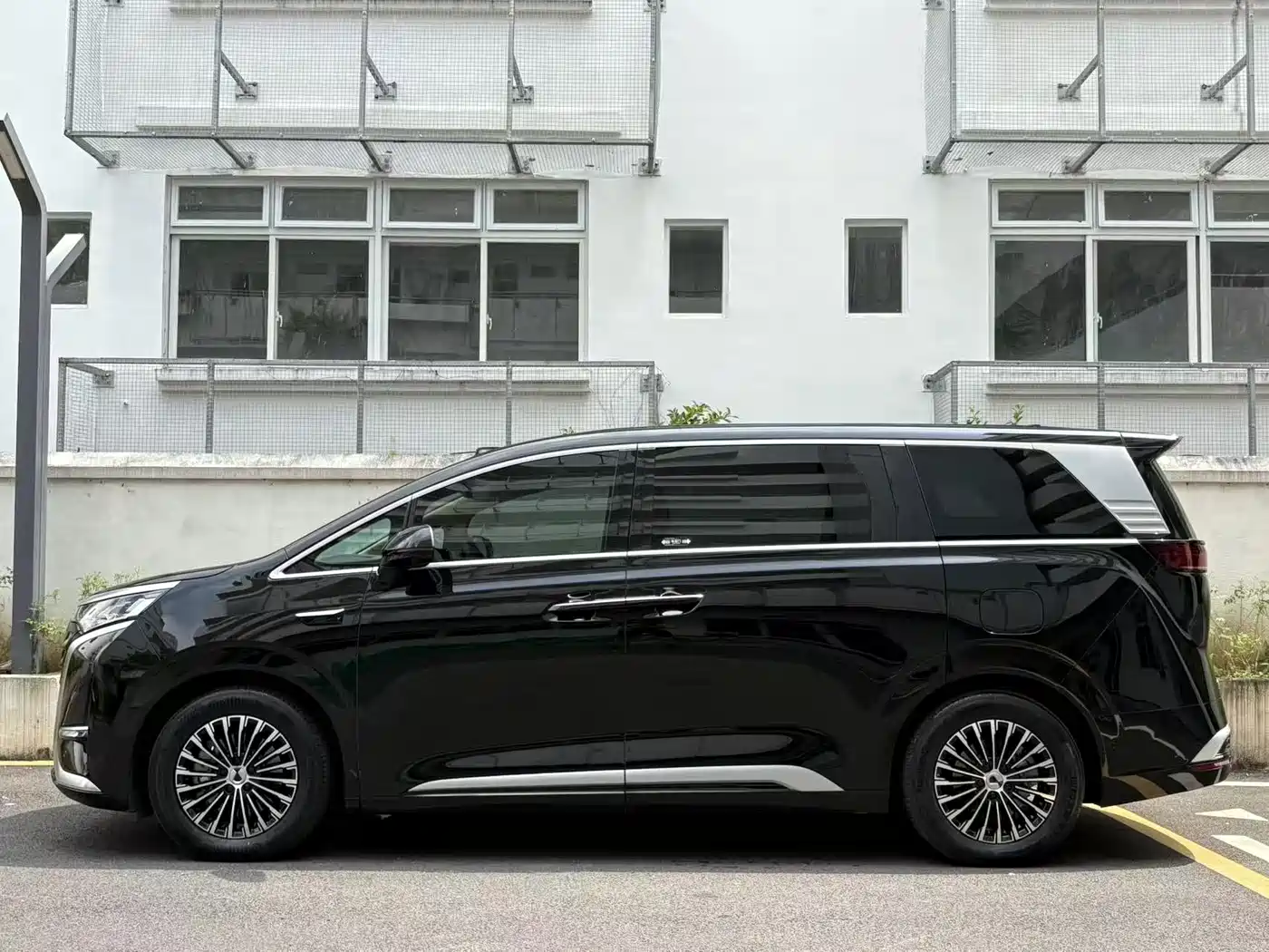 2026 Denza D9