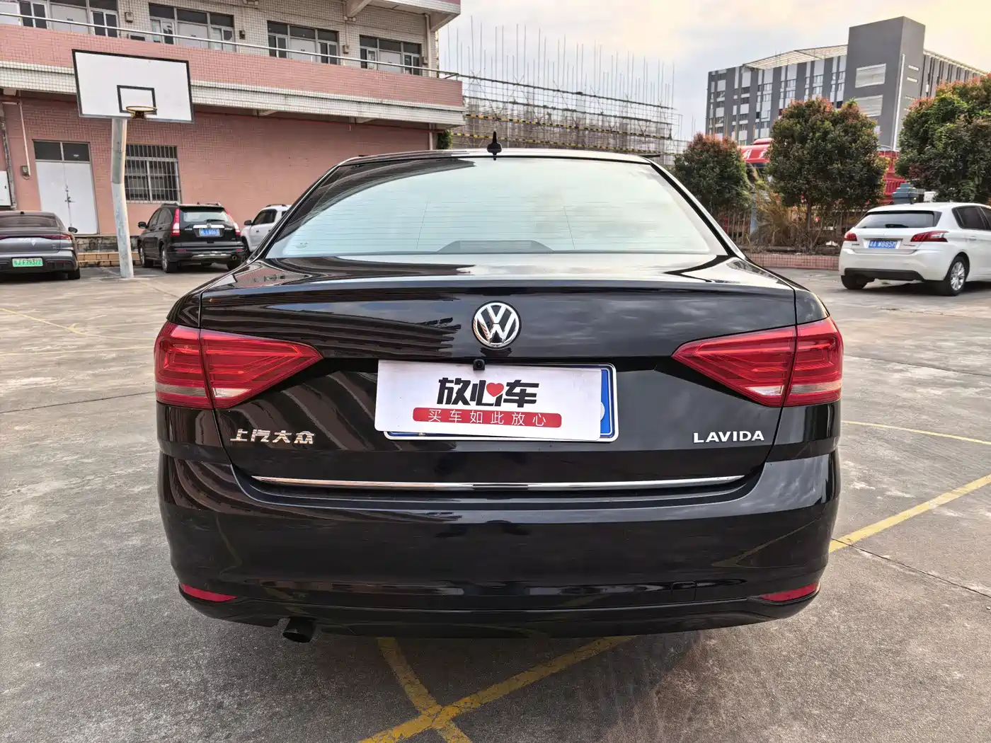 Volkswagen Lavida 2017 1.6L Automatic Comfort Edition фото 6