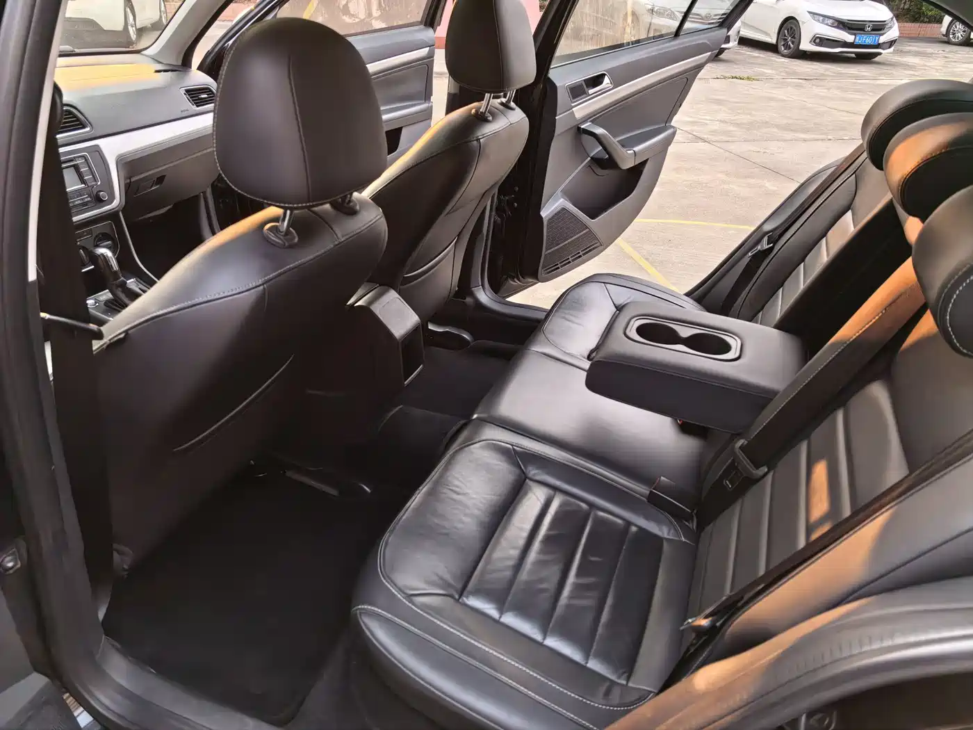 Volkswagen Lavida 2017 1.6L Automatic Comfort Edition фото 11