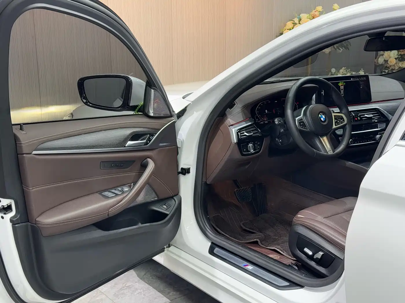 BMW 5 Series 2021 530Li Leading M Sport Package фото 4