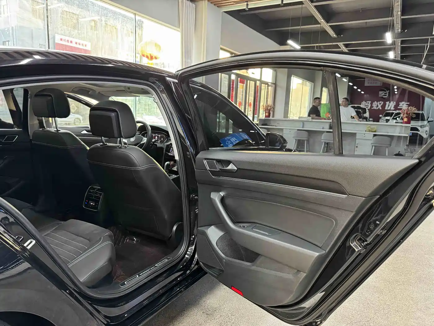Volkswagen Magotan 2020 330TSI DSG Luxury фото 10