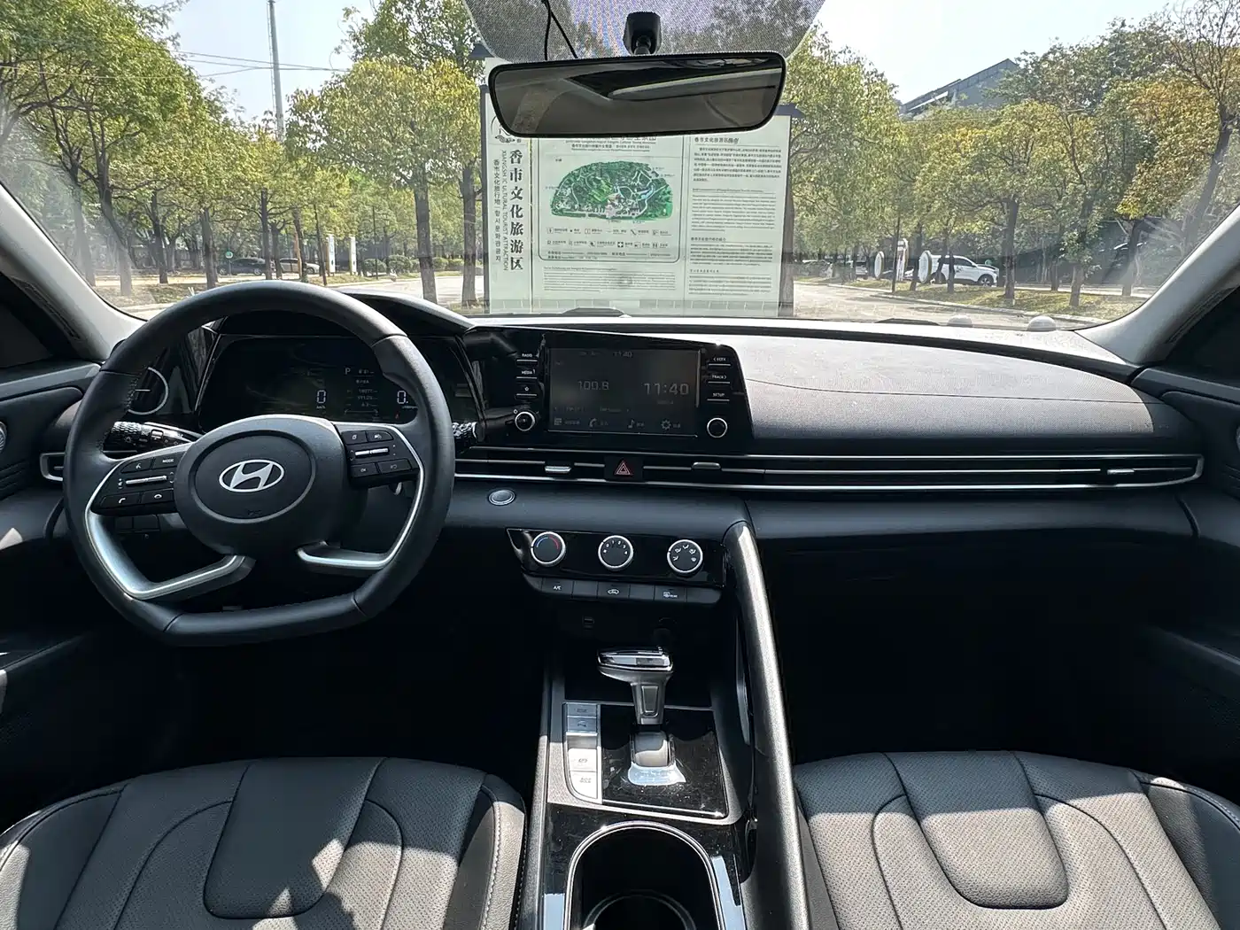 Hyundai Elantra 2023 1.5L CVT GLX Elite Edition фото 12