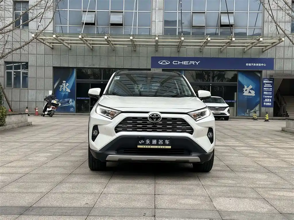 Toyota RAV4 Rongfang 2020 2.0L CVT 4WD Premium Edition фото 2