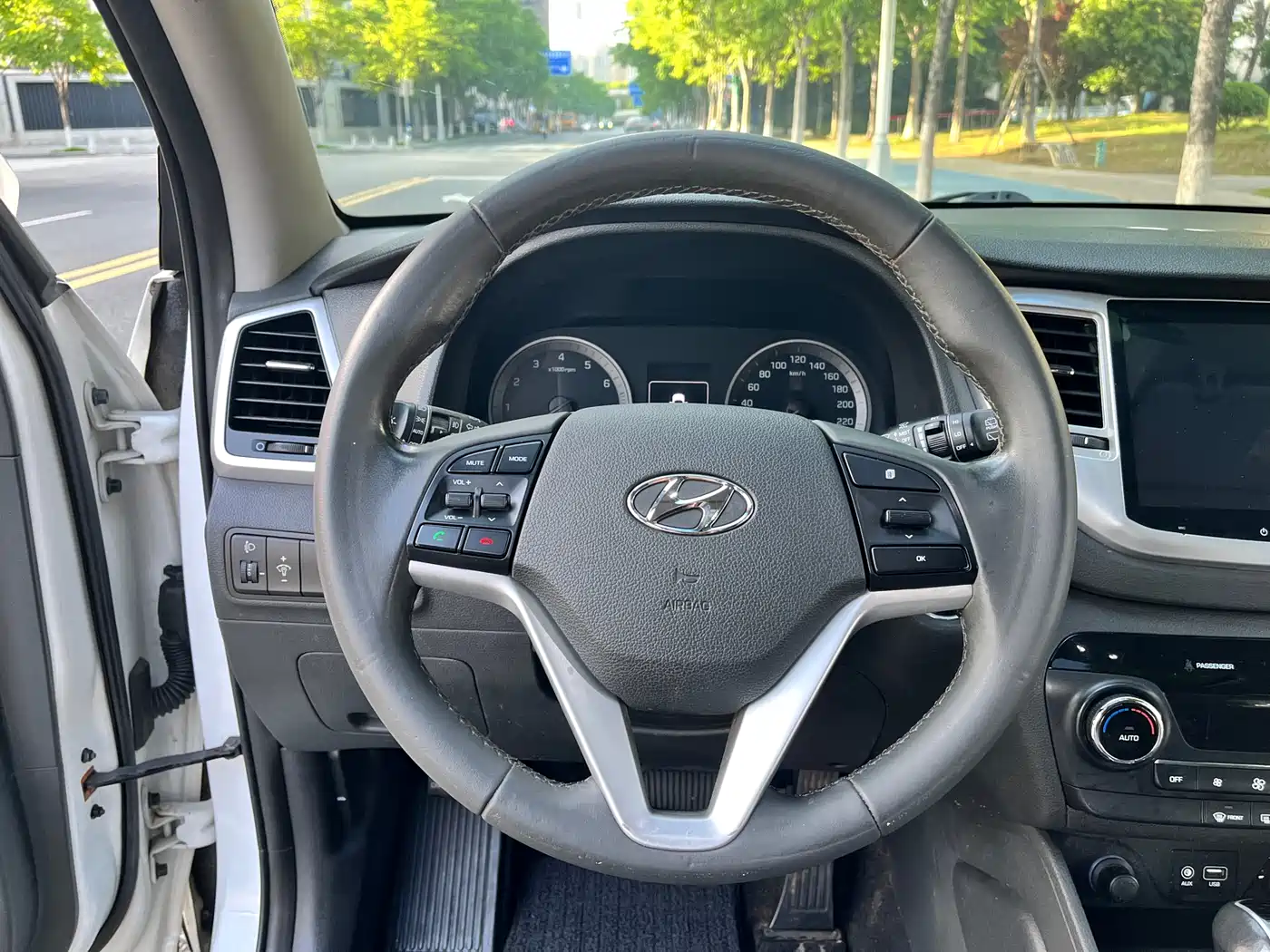 Hyundai Tucson 2018 1.6T DCT 2WD 15th Anniversary Special Edition фото 6
