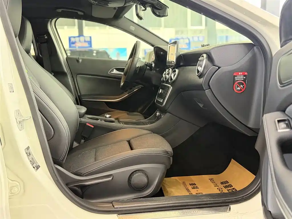 Mercedes-Benz A-Class (Import) 2017 Facelift A 200 Dynamic фото 15