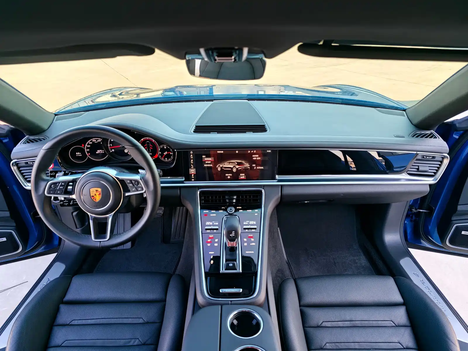 Фото 19 - Porsche Panamera