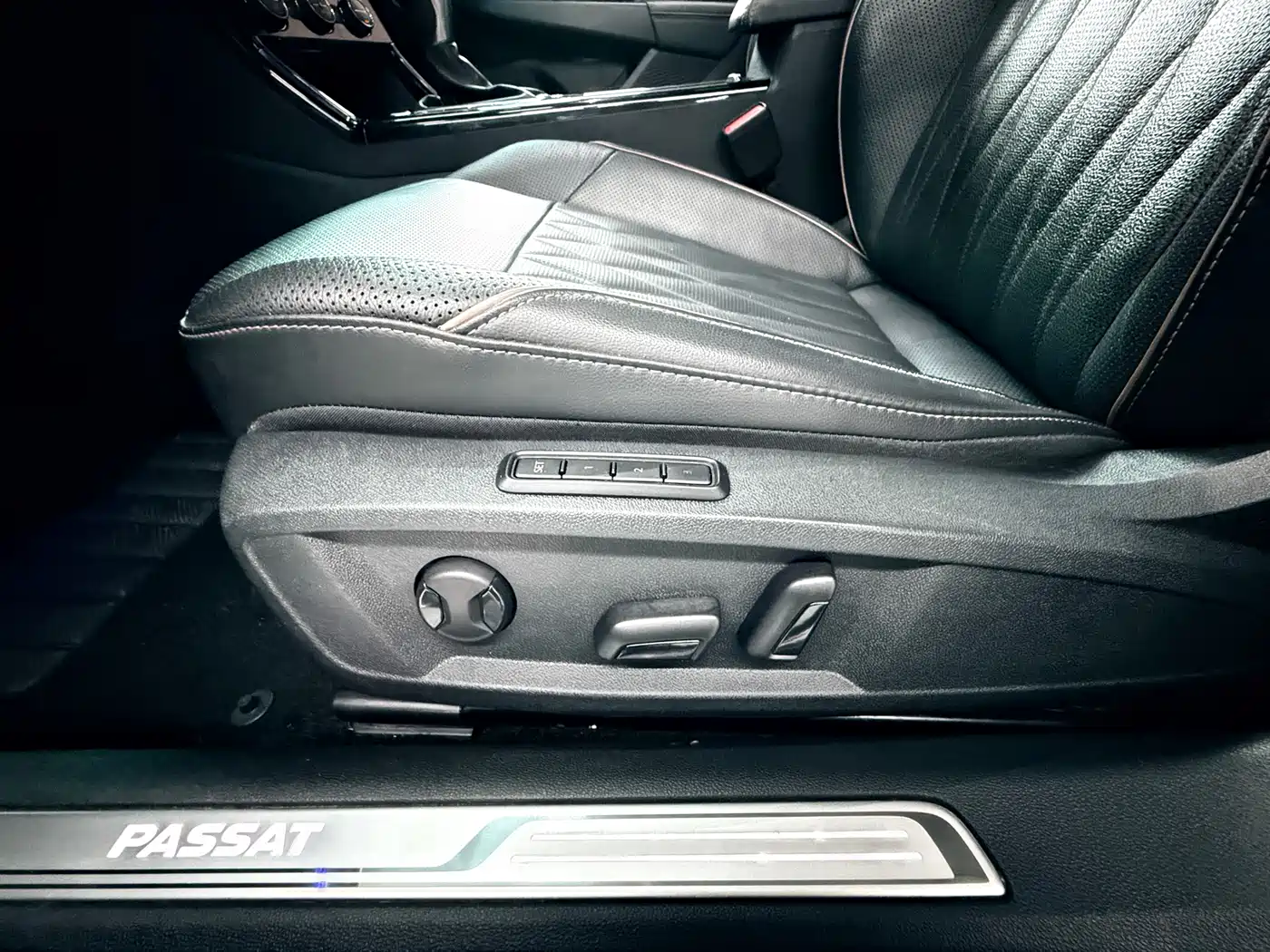 Volkswagen Passat 2020 330TSI Luxury Edition China VI фото 22
