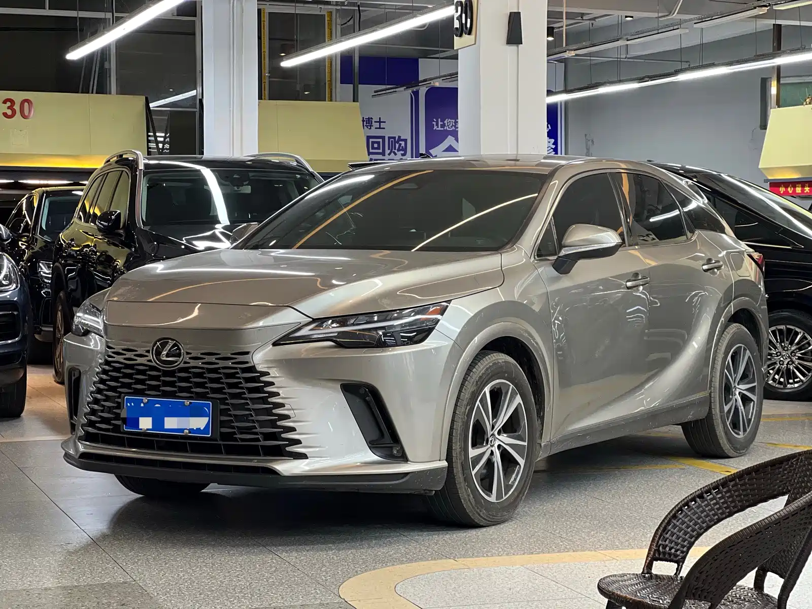 Фото 1 - Lexus RX