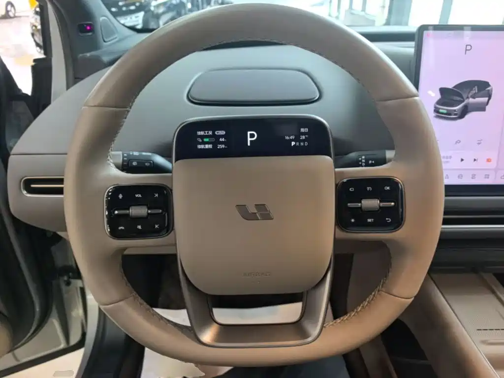 Фото 11 - Li Auto i6