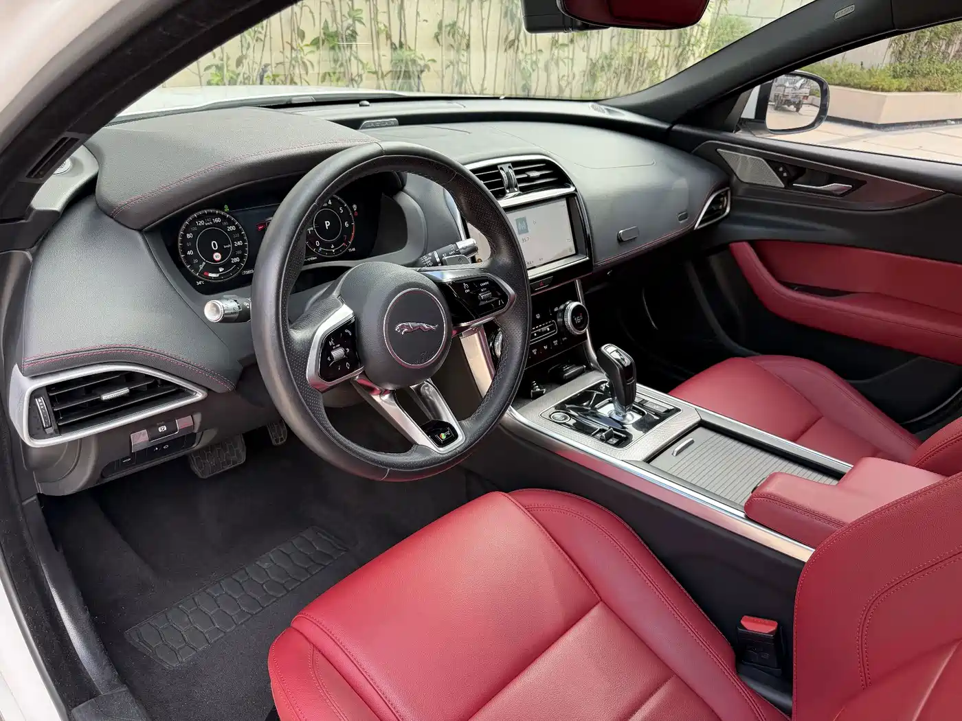 Photo 4 - Jaguar XEL