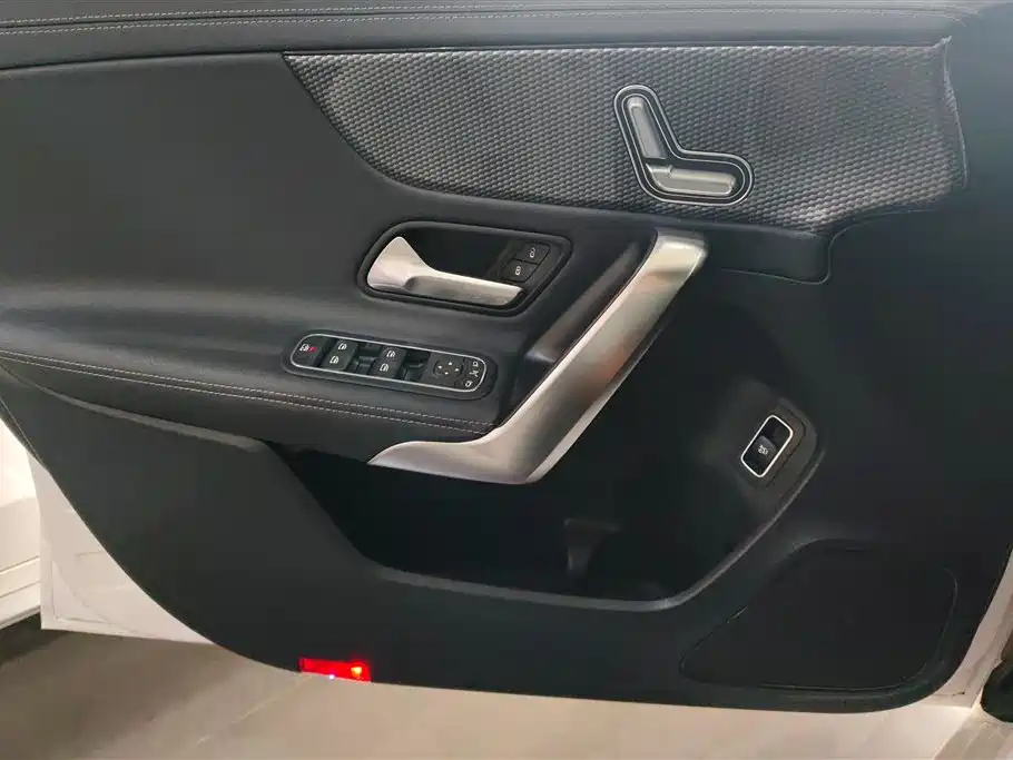 Mercedes-Benz A-Class 2019 A 200 L Sport Sedan фото 7