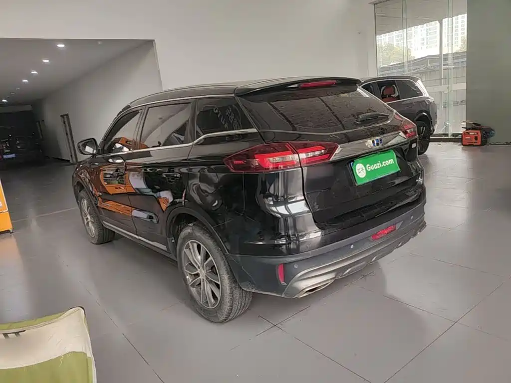 Фото 5 - Geely Atlas