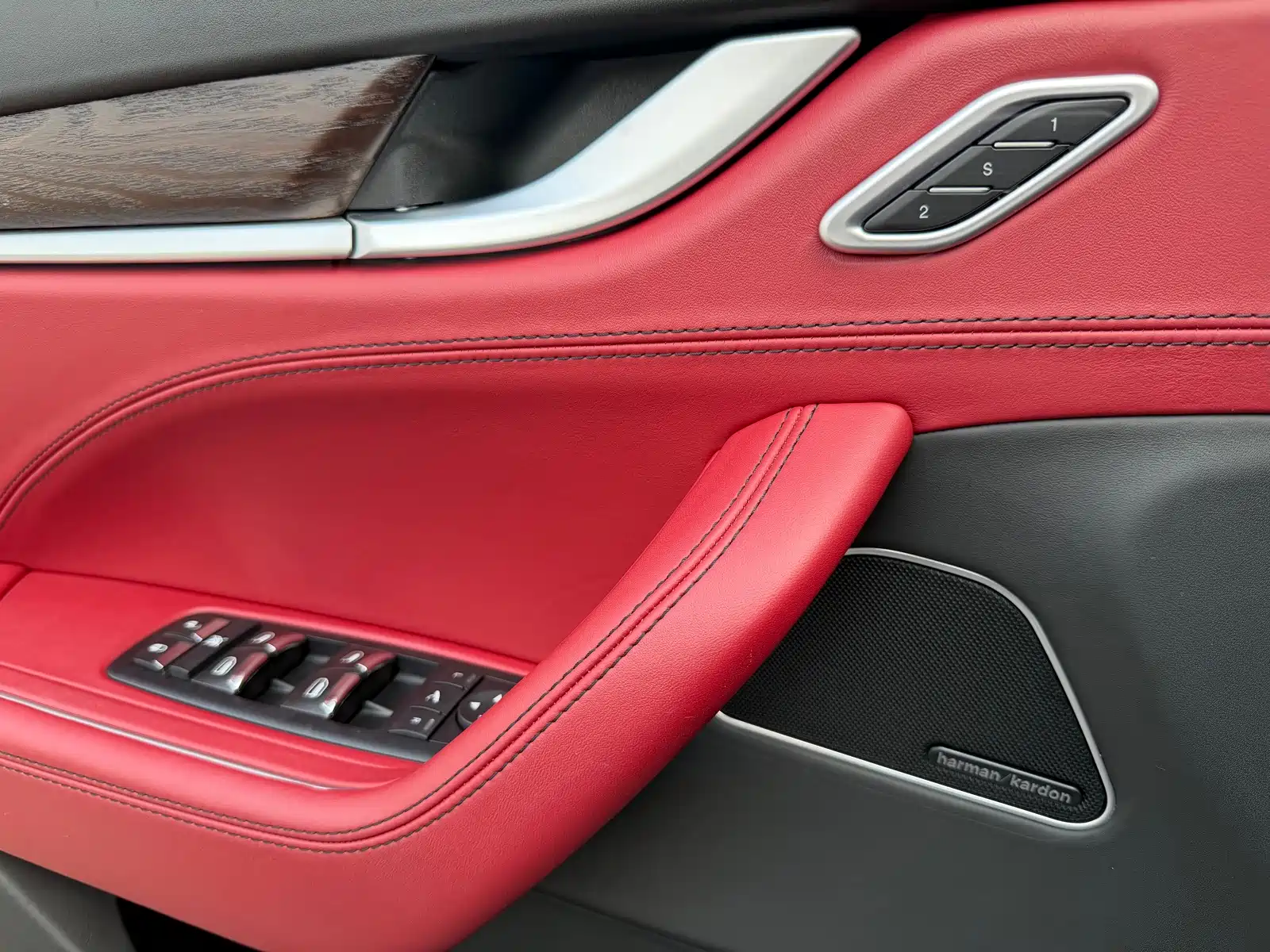 Фото 7 - Maserati Levante
