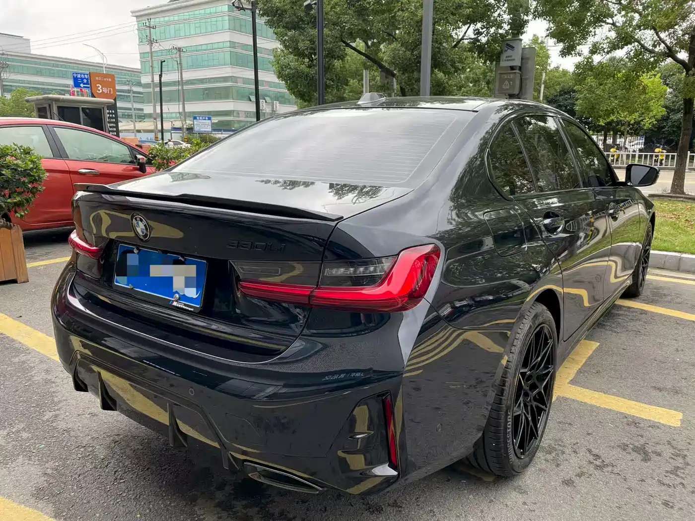 BMW 3 Series 2026 2026 330Li M Sport Shadowline Package
