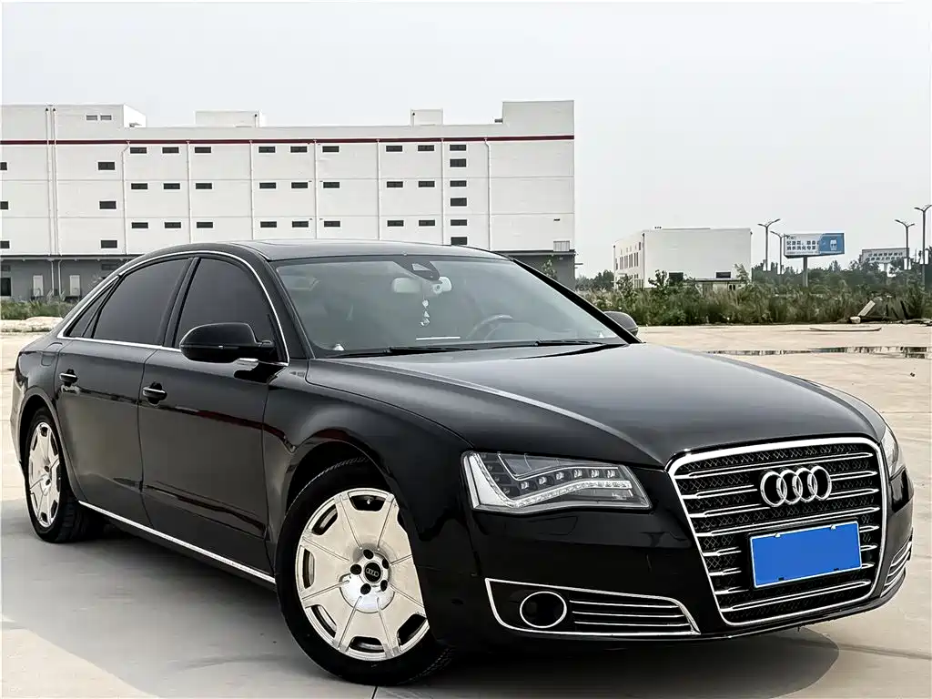 Фото 3 - Audi A8