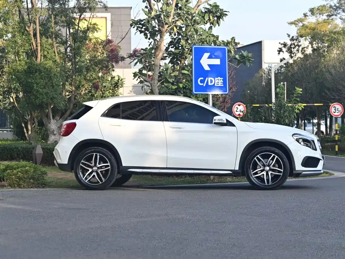 Mercedes-Benz GLA 2016 GLA 220 4MATIC Fashion фото 8