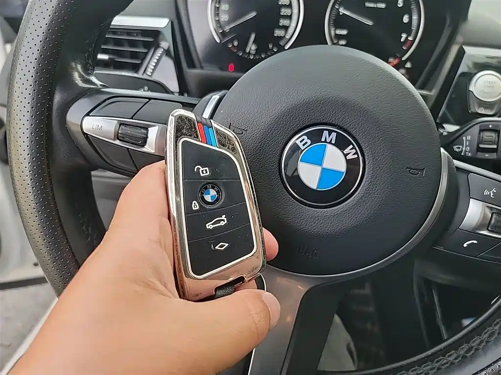 BMW 1 Series 2022 120i M Sport Shadow Edition фото 12