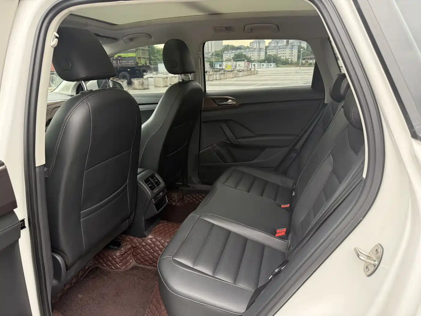 Volkswagen Tharu 2022 280TSI FWD Luxury Edition фото 6