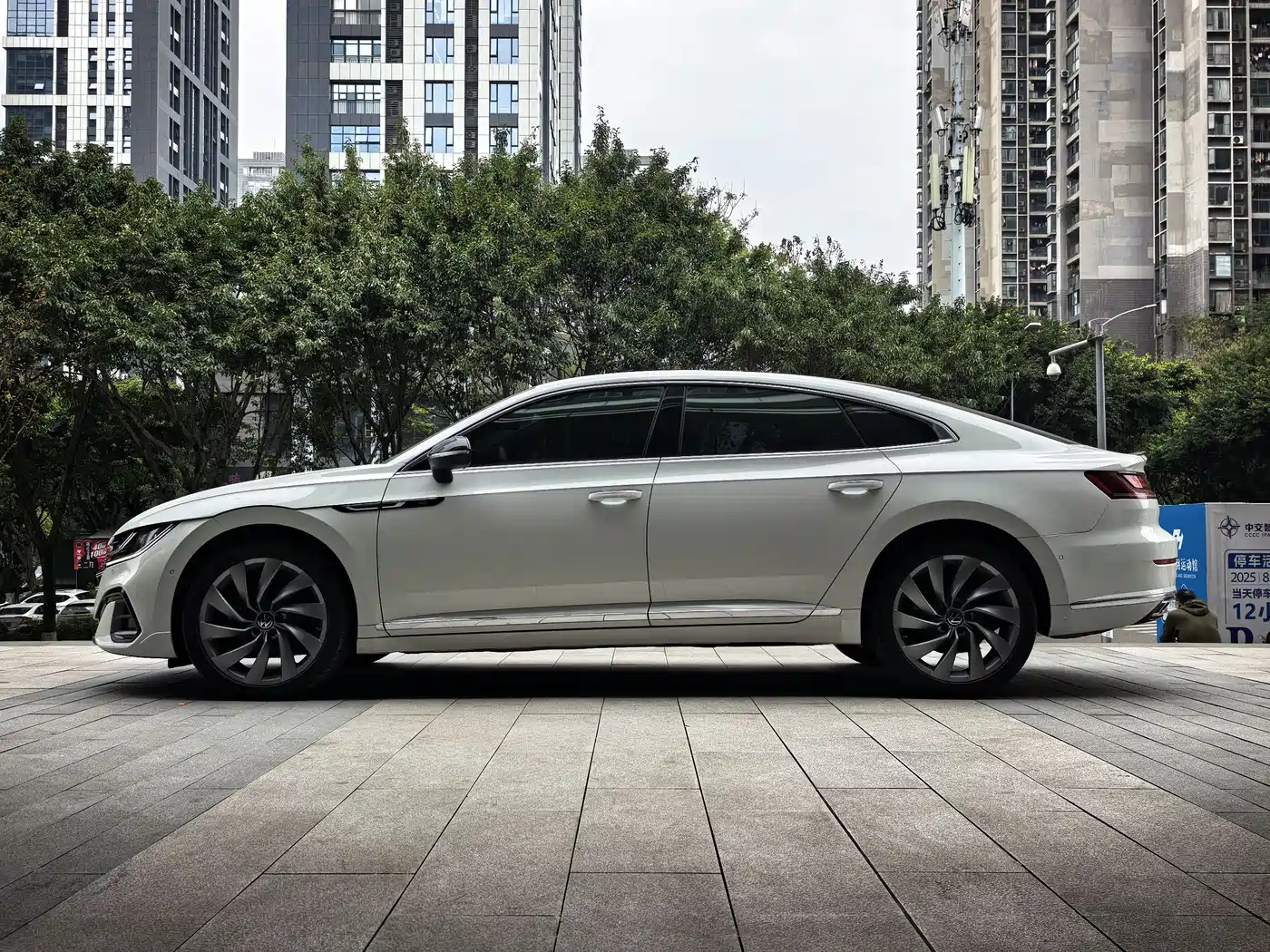 Volkswagen FAW-Volkswagen CC 2023 380TSI Eye-catching Edition фото 2