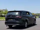 Photo 9 - Toyota Sienna