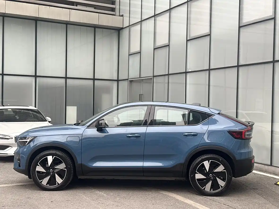 VOLVO C40