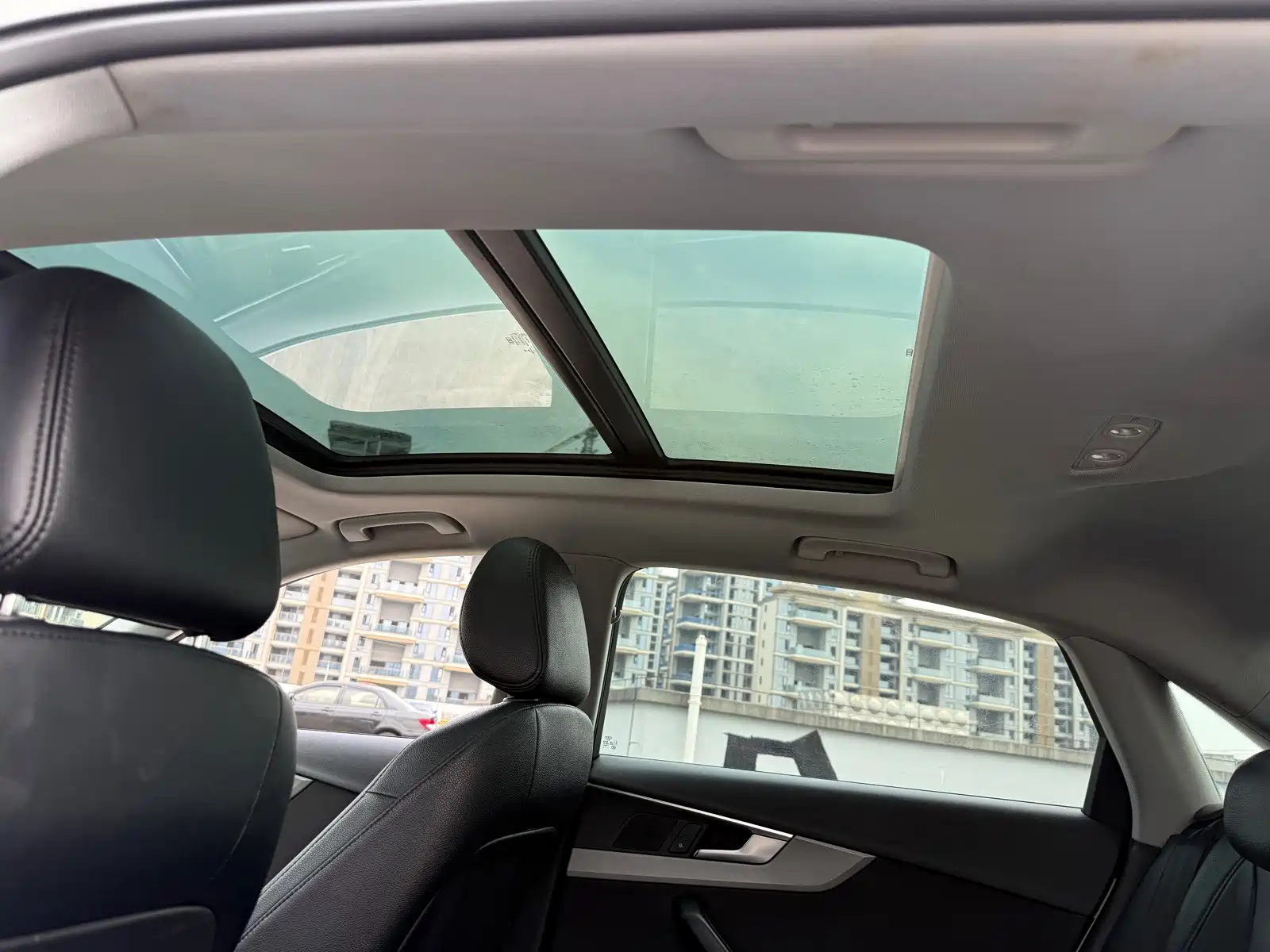Photo 11 - Audi A4L