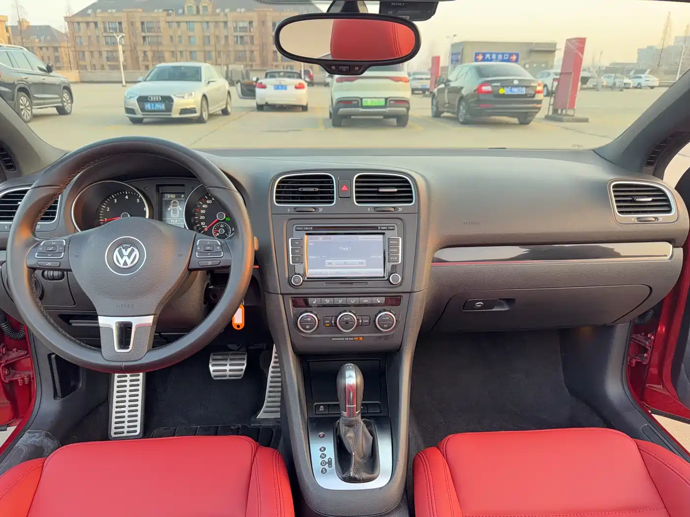Volkswagen Golf (Import) 2012 1.4TSI Luxury Convertible Edition фото 14