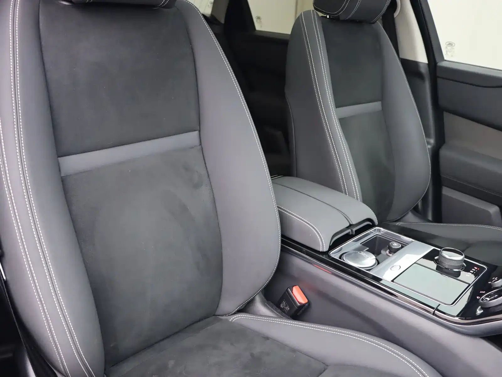 Фото 10 - Land Rover Range Rover Velar