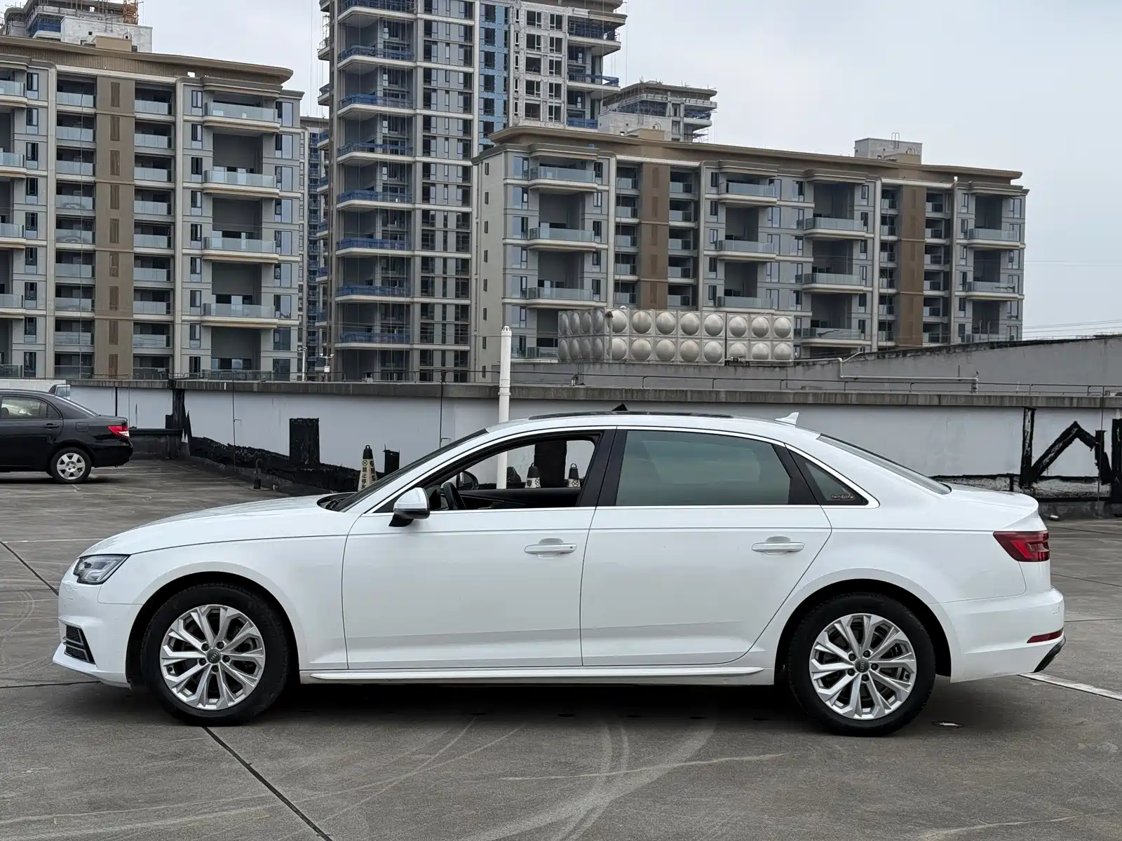 Photo 4 - Audi A4L