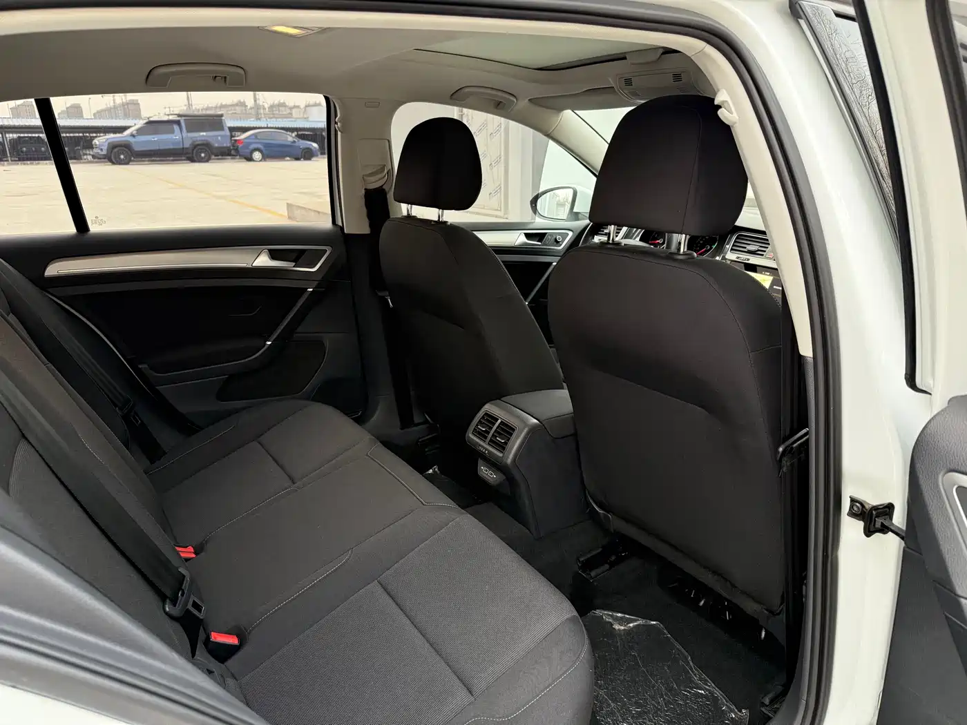 Volkswagen Golf 2020 Beloved Edition 200TSI DSG Comfort фото 21