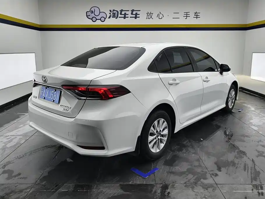 Фото 3 - Toyota Corolla