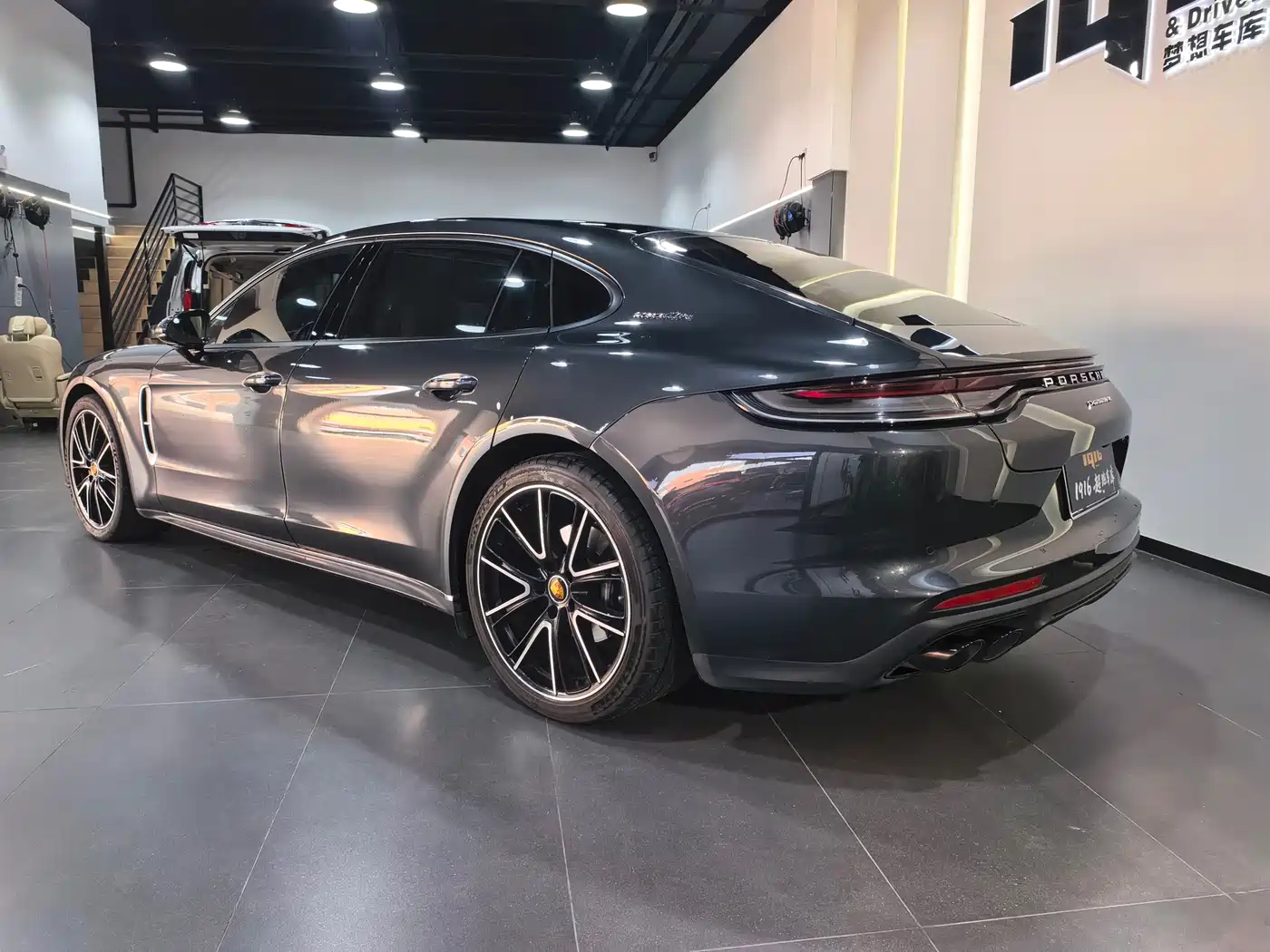 Фото 5 - Porsche Panamera