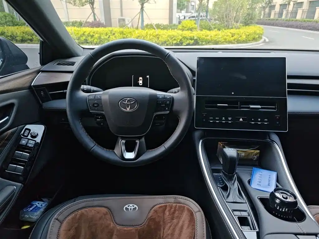 Toyota Avalon 2024 2.0L Luxury Edition фото 3