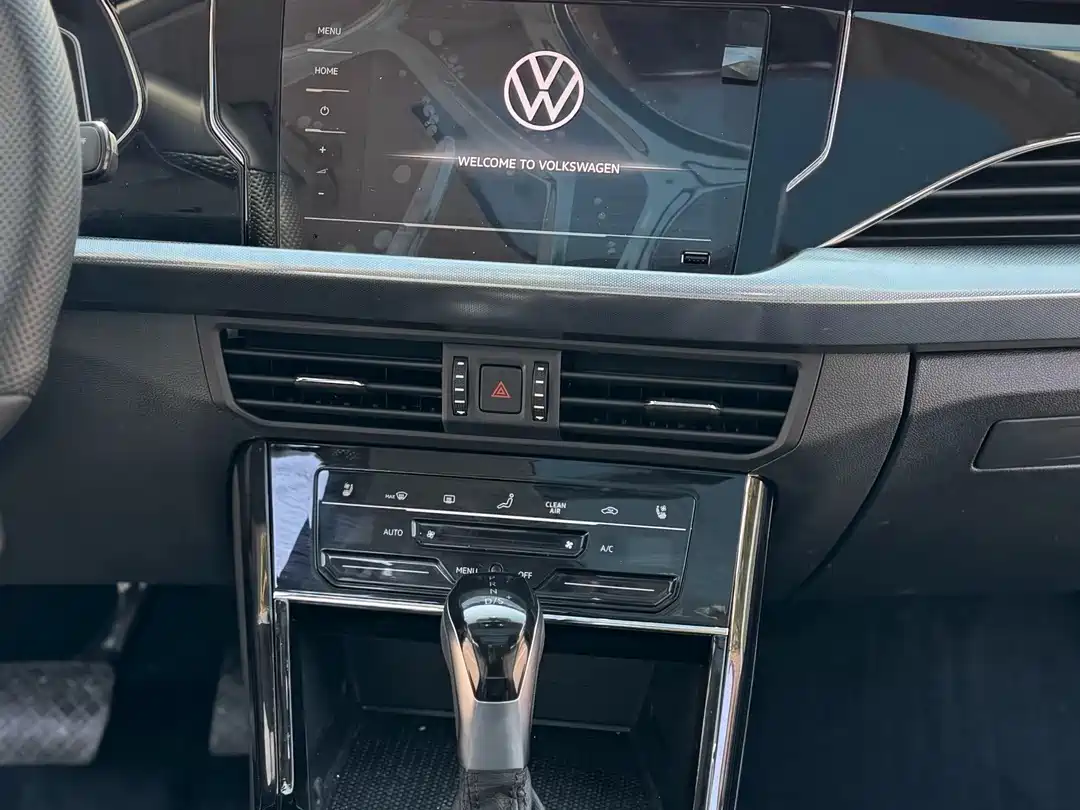 Volkswagen Passat 2025 Outstanding 380TSI Starlight Dragon Soaring Edition фото 20