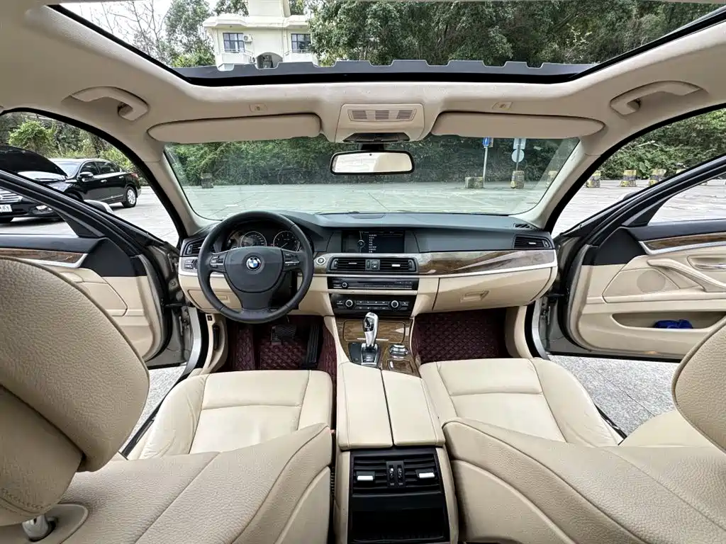 BMW 5 Series 2011 528Li Leading фото 8