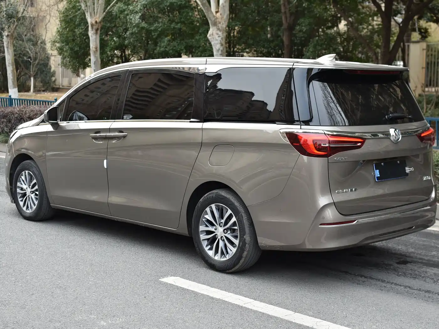 Buick GL8 2021 ES Landlord 653T Premium фото 10