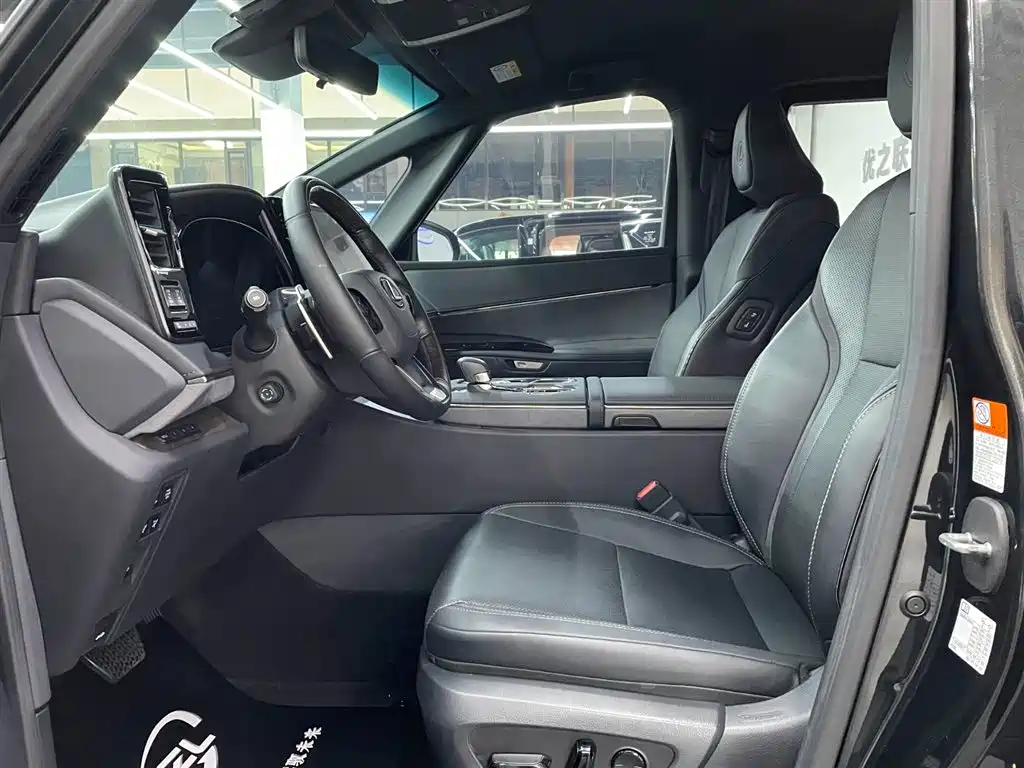 Lexus LM 2023 500h 6-Seater Prestige Edition фото 8