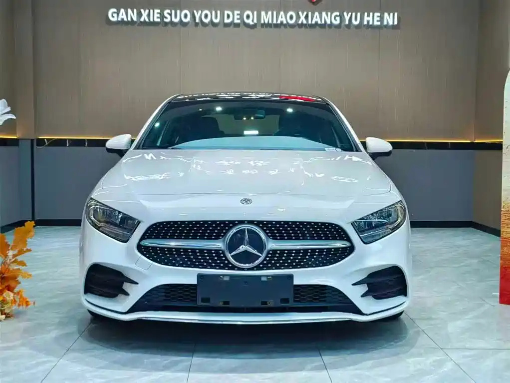 Mercedes-Benz A-Class 2019 A 200 L Sport Sedan фото 2