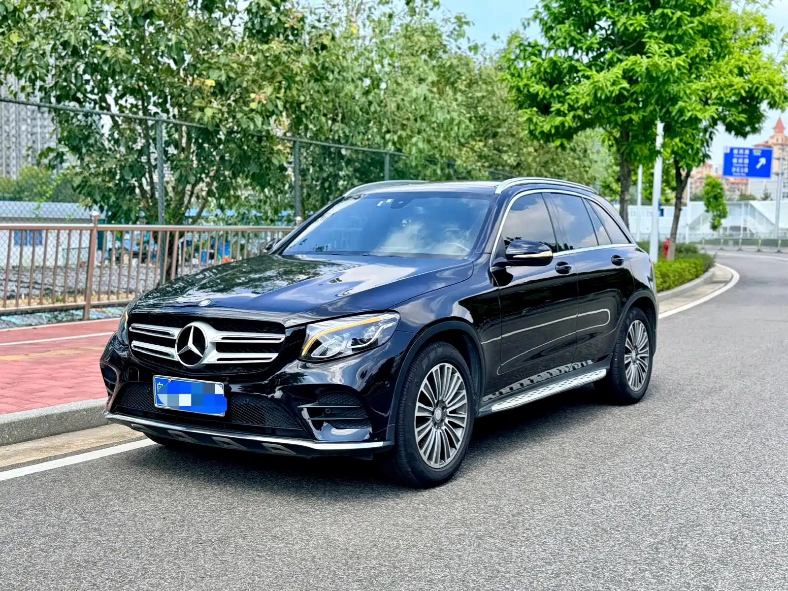 Фото 1 - Mercedes-Benz GLC