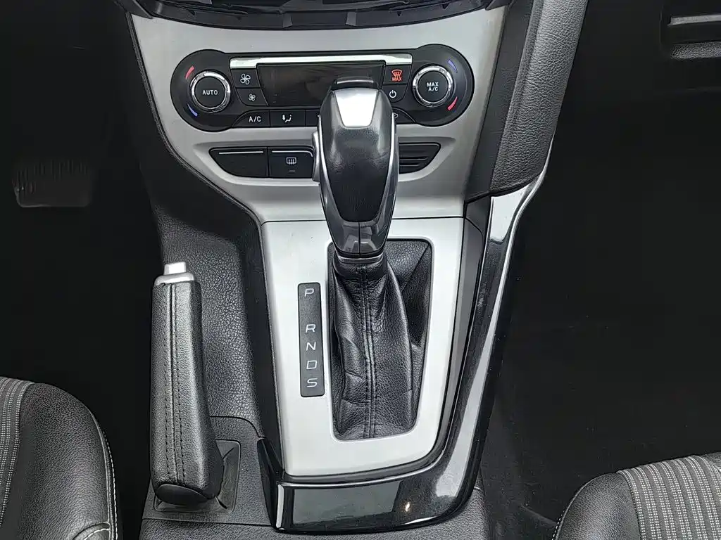 Ford Focus 2015 2012 Hatchback 2.0L Automatic Luxury Sport