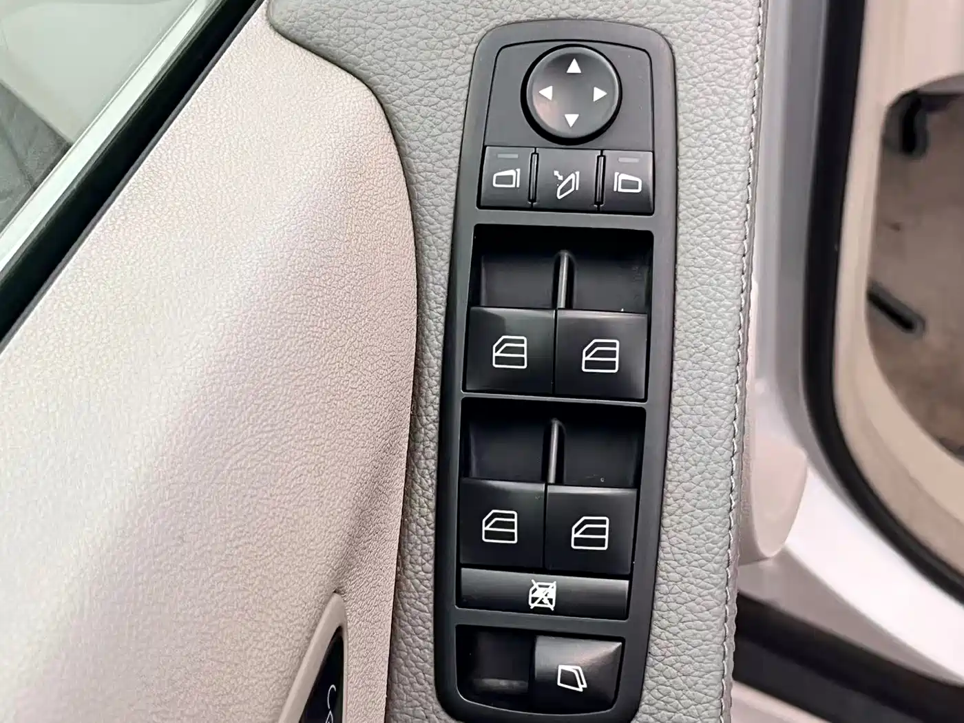 Mercedes-Benz R-Class 2009 Model R 300 L Business Version фото 18