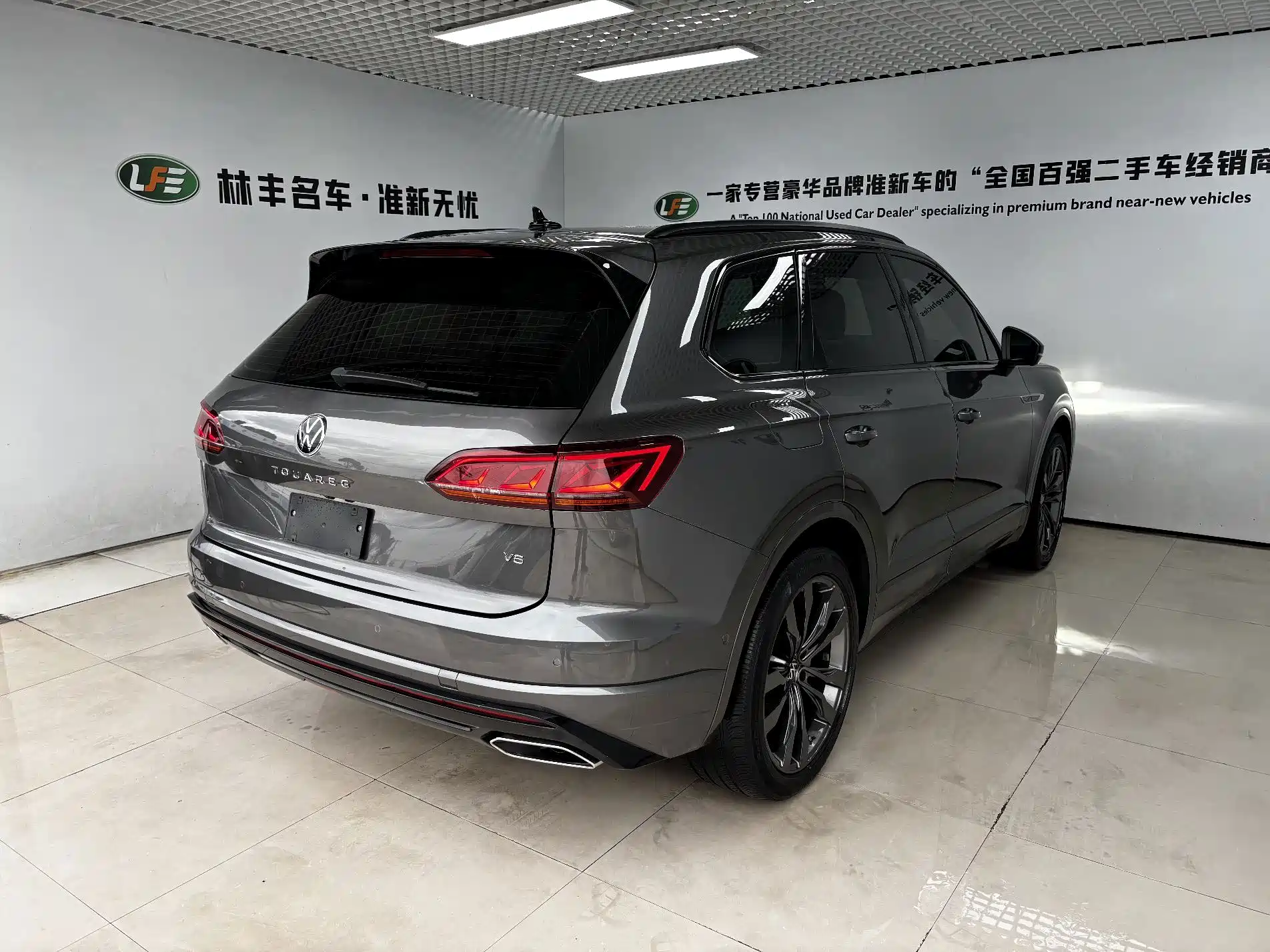 Фото 4 - Volkswagen Touareg