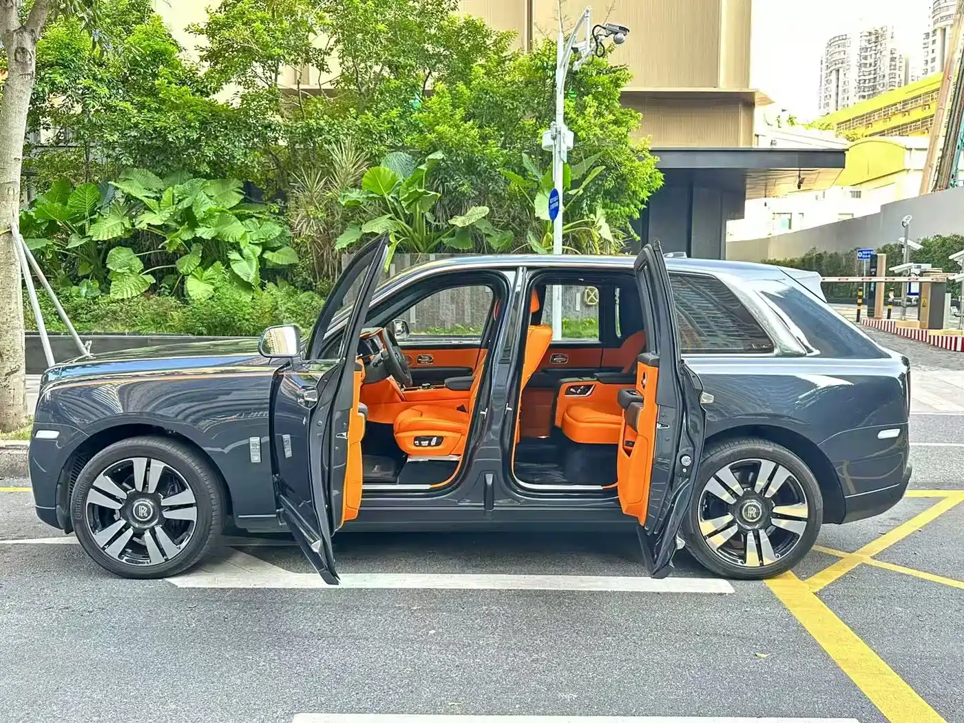ROLLS-ROYCE CULLINAN