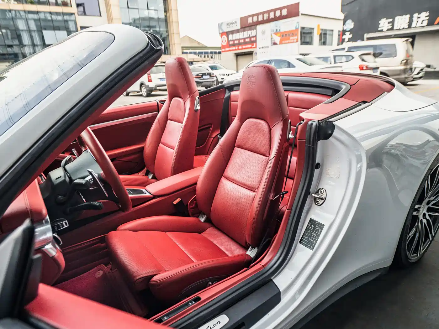 Porsche 911 2015 Carrera 4 Cabriolet 3.4L Style Edition фото 12