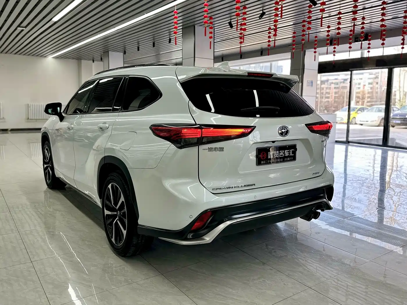 Toyota Crown Kluger 2022 2.5L HEV 4WD Premium Edition фото 10