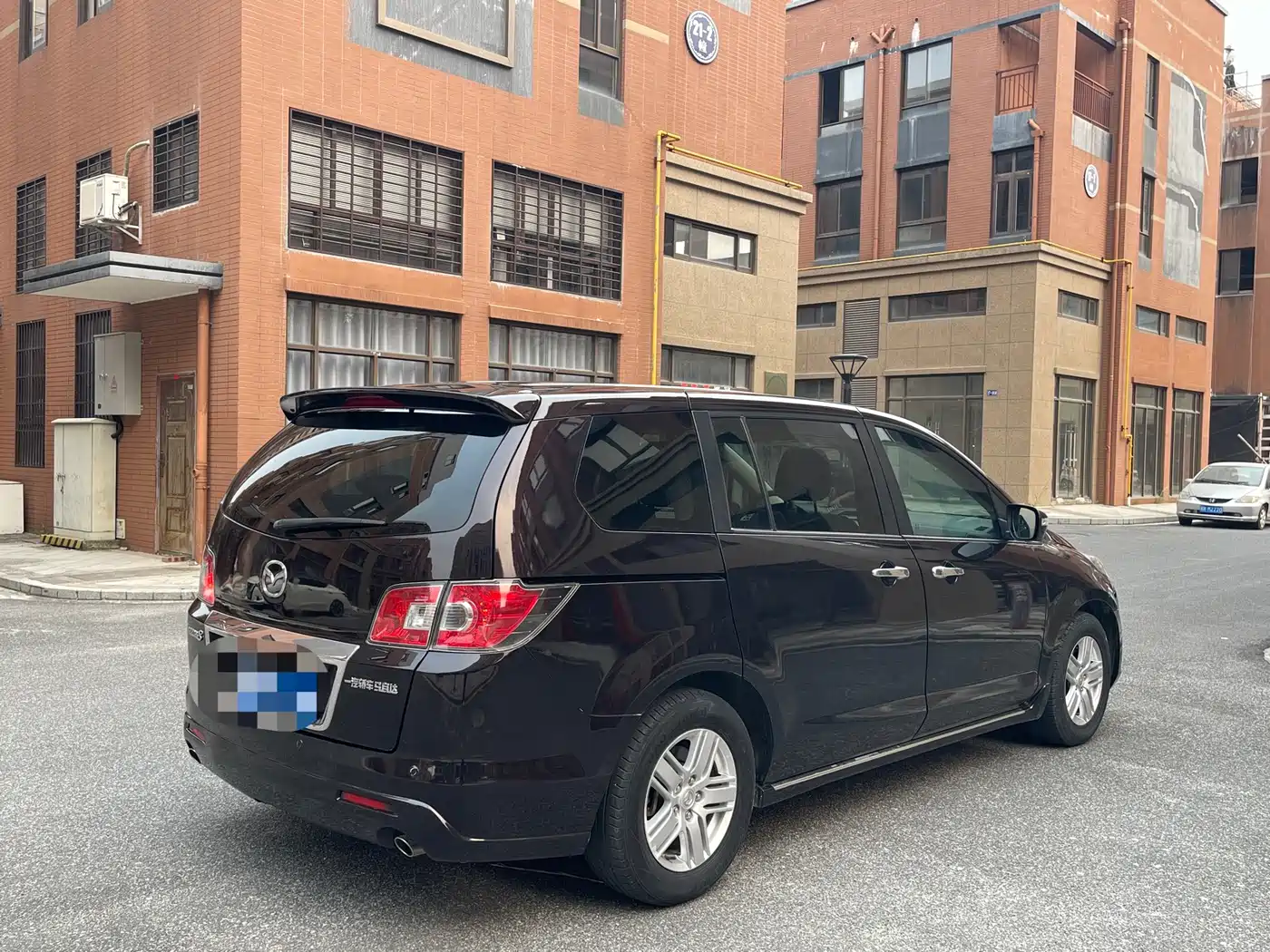 Mazda 8 2015 2013 2.5L Supreme Edition