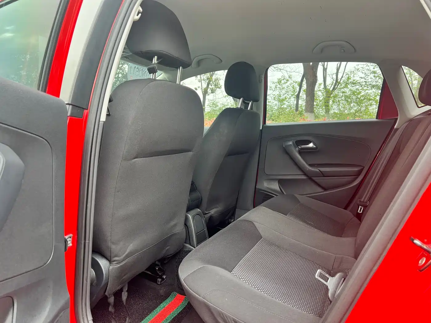 Volkswagen Polo 2013 1.4L Automatic Comfort Edition фото 8