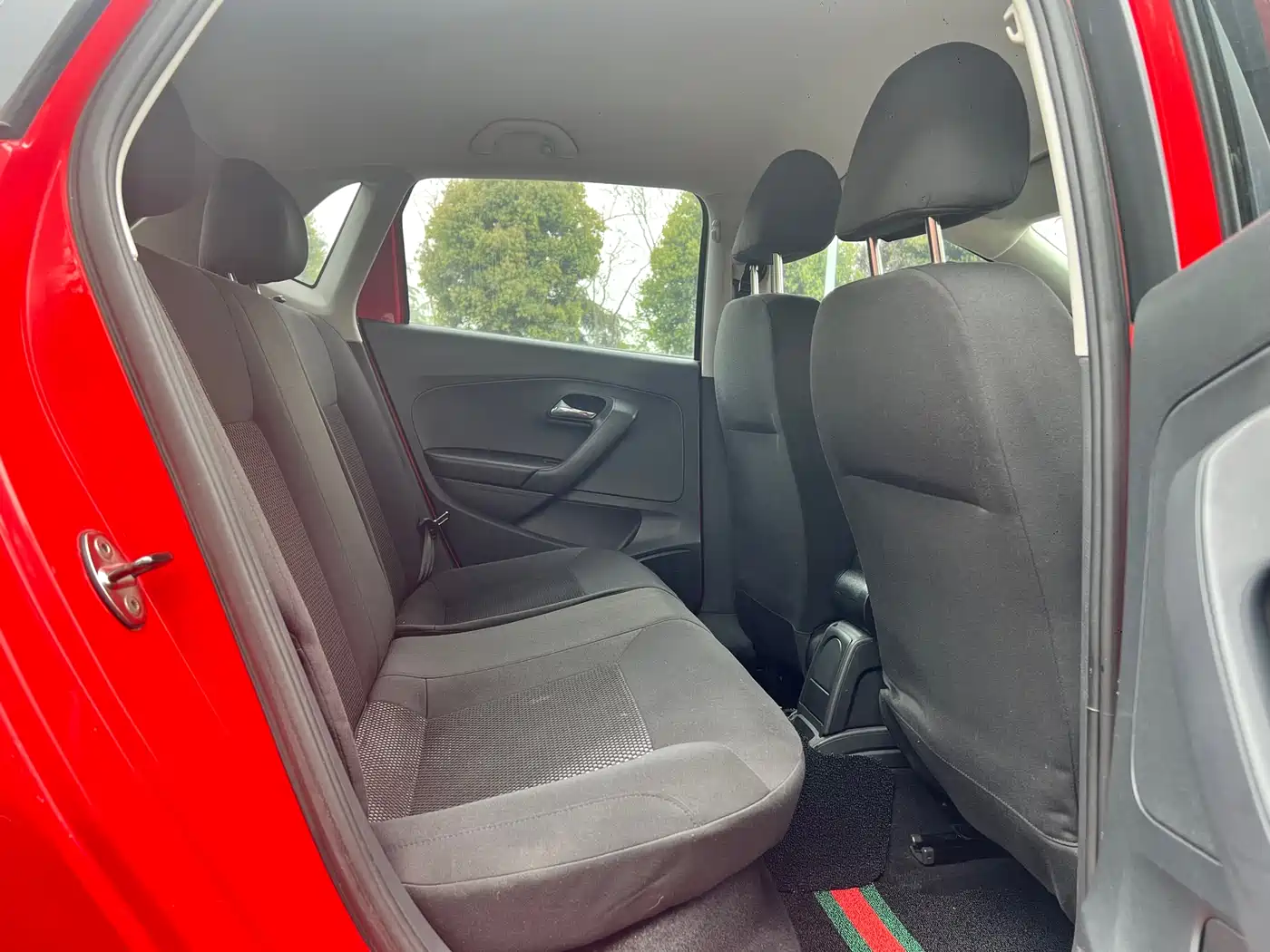 Volkswagen Polo 2013 1.4L Automatic Comfort Edition фото 11