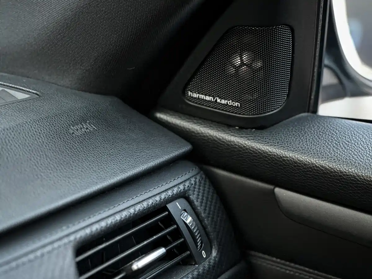 BMW M3 2011 M3 Coupe Carbon Fiber Roof Edition фото 8