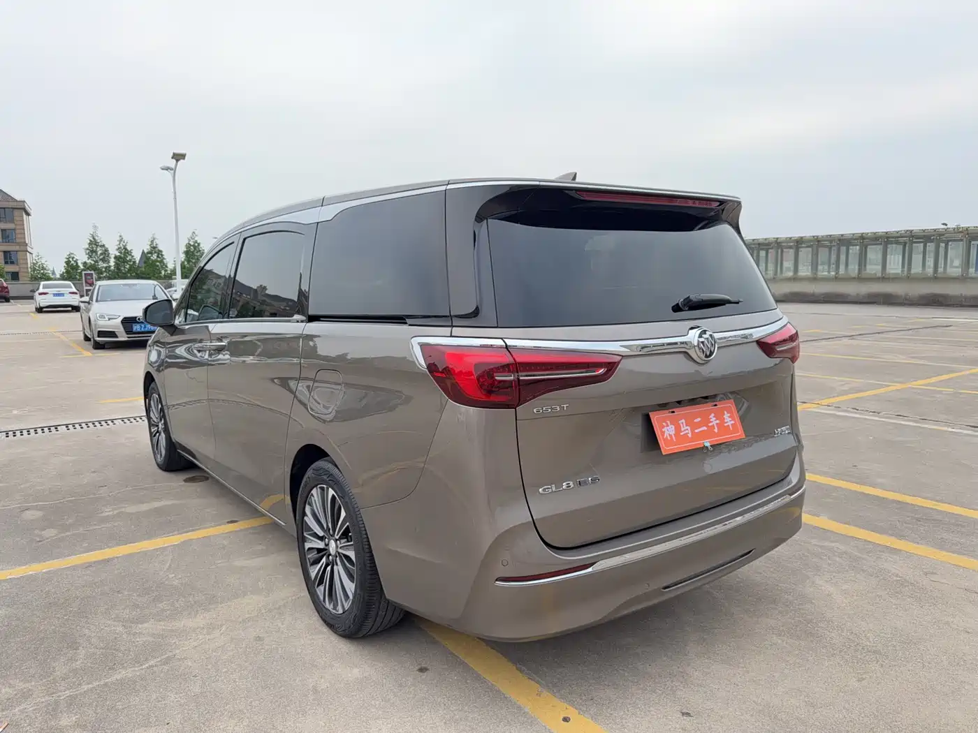 Buick GL8 2021 ES Landlord 653T Luxury фото 4